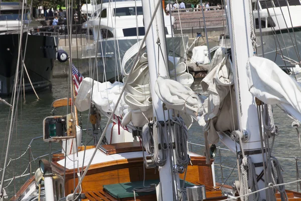 SAILING THE HUDSON RIVER 2012 - World Financial Center, Lower Ma — Stock Photo, Image