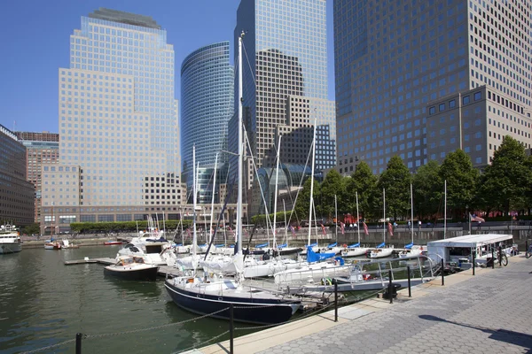 帆船哈德逊河 2012-世界的金融中心，低马 — 图库照片