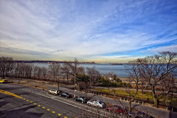 Utsikt över hudson river. Brooklyn — Stockfoto