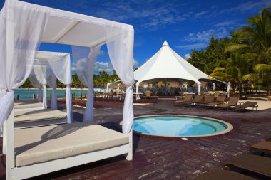 cabanas ile Cennet plaj