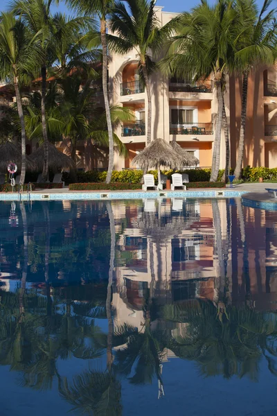 Hermosa piscina del complejo —  Fotos de Stock