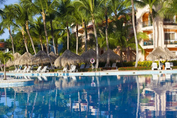 Schöner Resort-Pool — Stockfoto