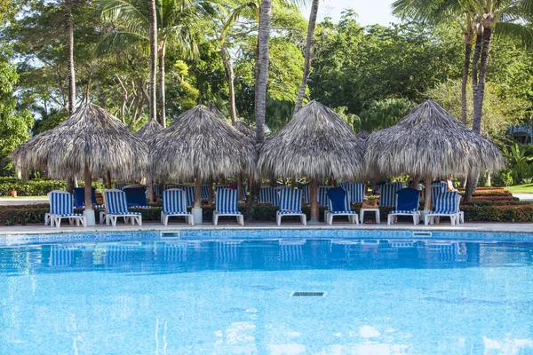 Hermosa piscina del complejo —  Fotos de Stock