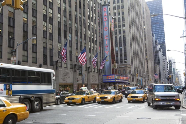 New york city - dec 5: 6 av- berühmte touristenattraktion vorgestellt — Stockfoto