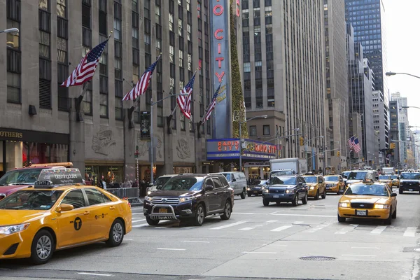 NUEVA YORK CITY - 5 de diciembre: 6 av- famosa atracción turística destacados —  Fotos de Stock