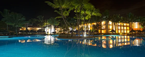 Panorama of Luxurious Caribbean resort at night — Stock Photo, Image