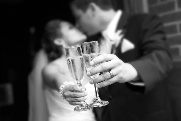 Bröllop champagne toast — Stockfoto