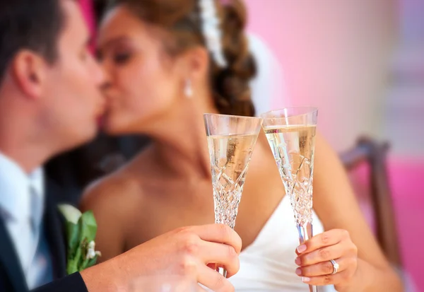 Champagner-Toast zur Hochzeit — Stockfoto