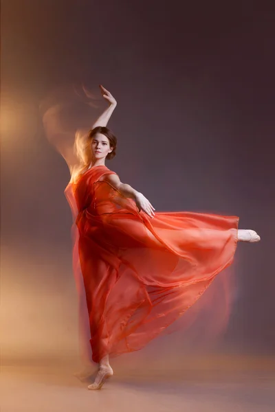 Dancing woman — Stock Photo, Image