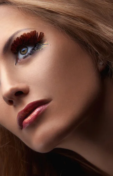 Крупный план женского глаза с макияжем — стоковое фото
