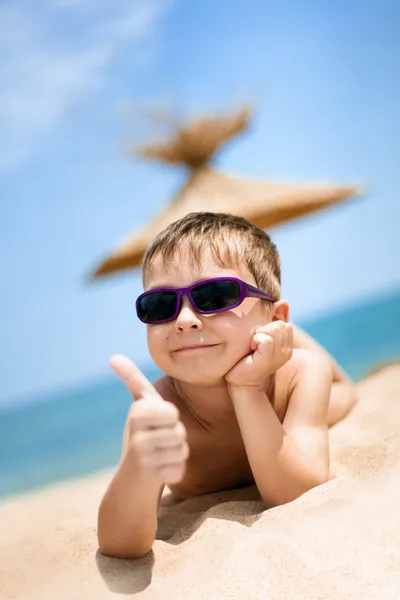 Portret chłopca na plaży — Zdjęcie stockowe