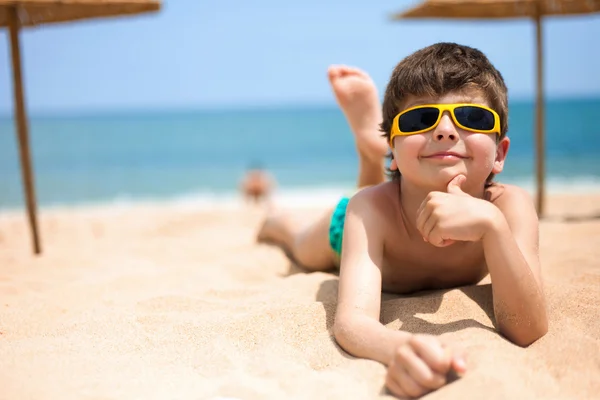 Portret chłopca na plaży — Zdjęcie stockowe