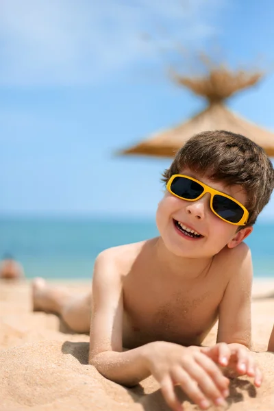 Portret chłopca na plaży — Zdjęcie stockowe