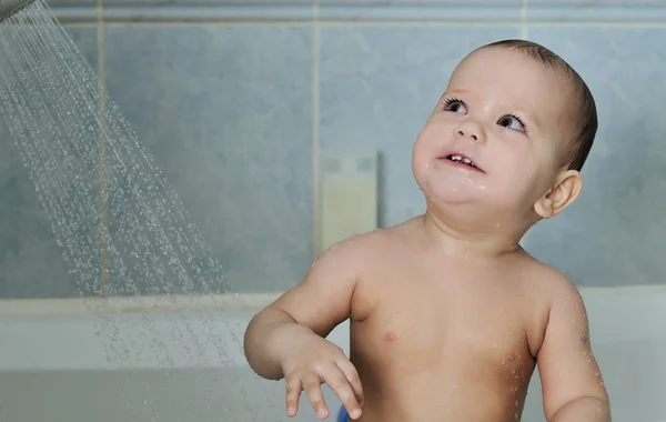 Baby und Dusche — Stockfoto