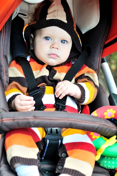 Baby in de kinderwagen — Stockfoto