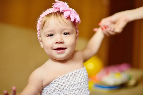 Baby bloemenmeisje — Stockfoto