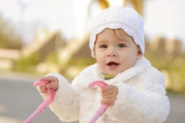 Walking baby — Stock Photo, Image