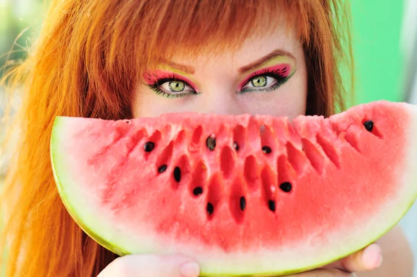 Girl and watermelon — Stock Photo, Image