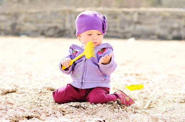 Het spelen van de baby — Stockfoto