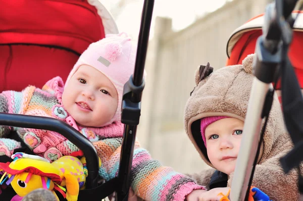 Vrienden in kinderwagens — Stockfoto