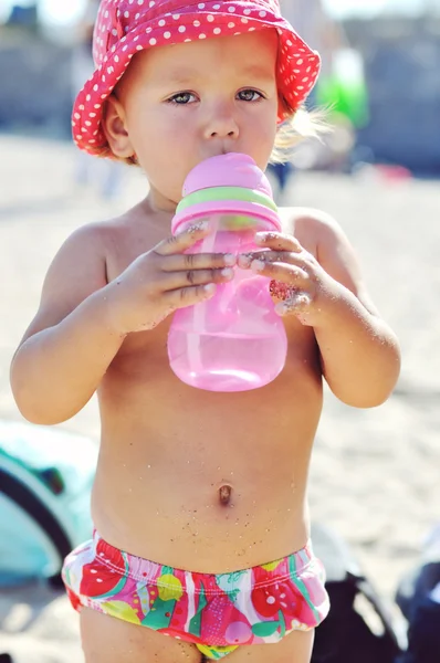 Eau potable pour bébé — Photo