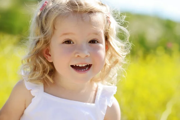 행복 한 유아 소녀 — 스톡 사진