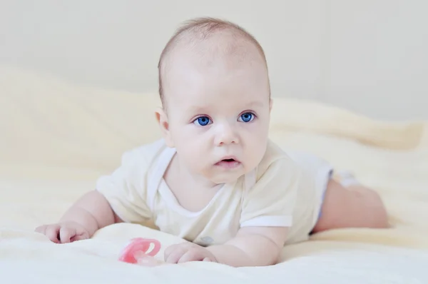 Bebé de ojos azules — Foto de Stock