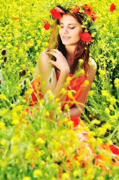 Girl in field — Stock Photo, Image