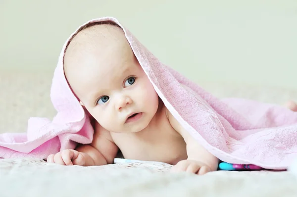 Under the towel — Stock Photo, Image