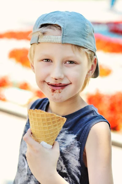 Menino de verão — Fotografia de Stock