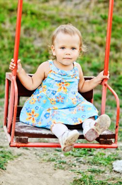 Kız Açık salıncak