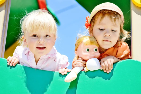 Meninas no parque infantil — Fotografia de Stock