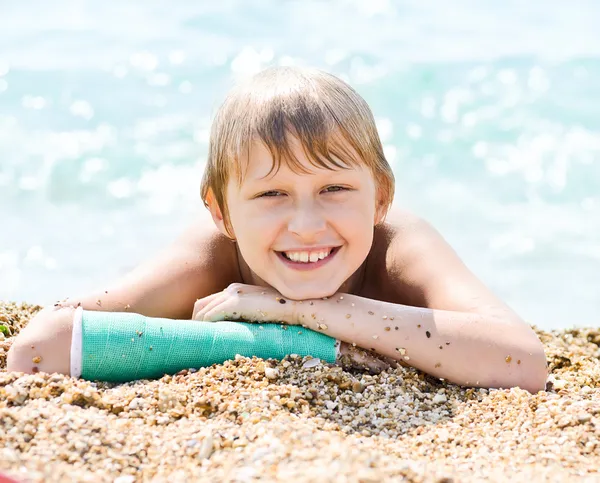 Happy boy on sea shore — Stock Photo, Image