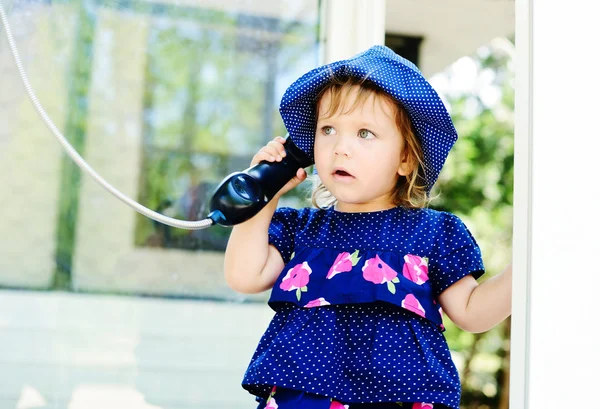 Parlando bambino ragazza — Foto Stock