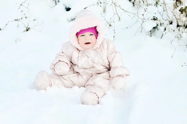 Baby sitting in snowdrift — Stock Photo, Image