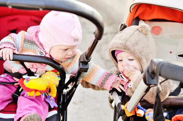 Wandelwagen vrienden — Stockfoto