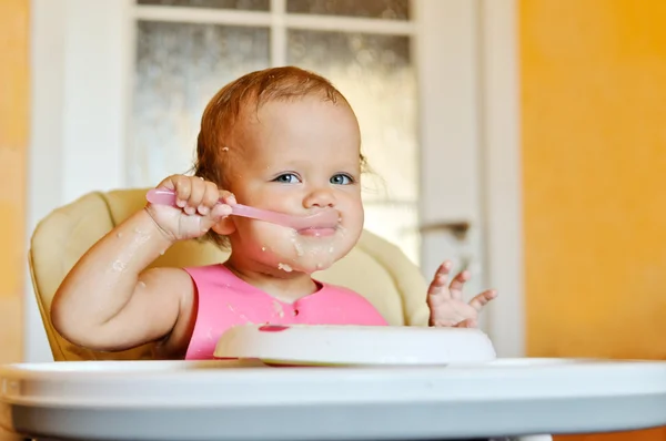 Äta baby — Stockfoto