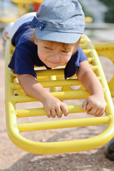 Menina no parque infantil — Fotografia de Stock