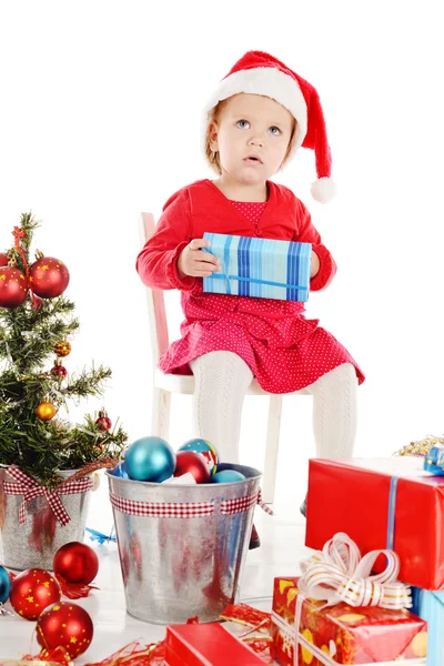 Weihnachtsmann-Helfer mit Geschenk lizenzfreie Stockbilder