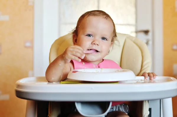 Äta baby — Stockfoto