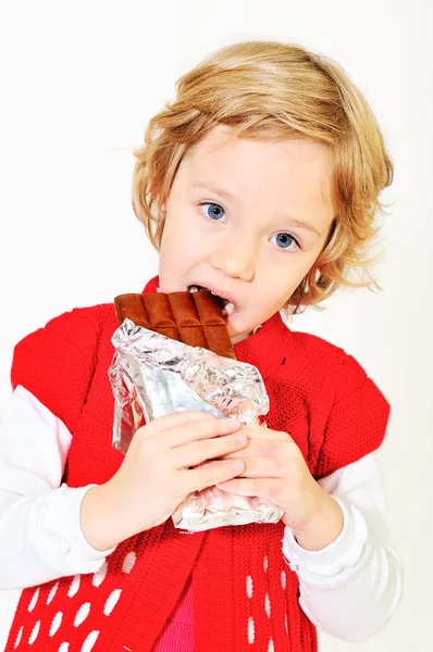 Dziewczynka jedzenie czekolady — Zdjęcie stockowe