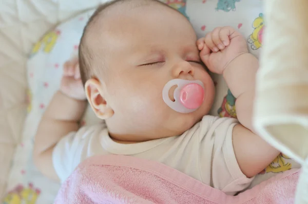 Sleeping newborn — Stock Photo, Image