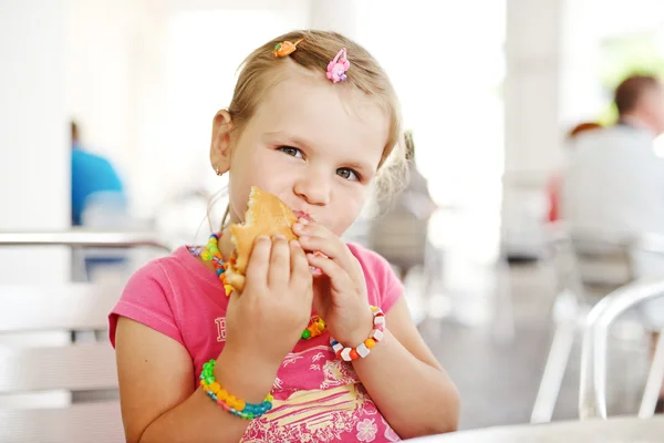 Little girl with hamburger — Stock Photo, Image