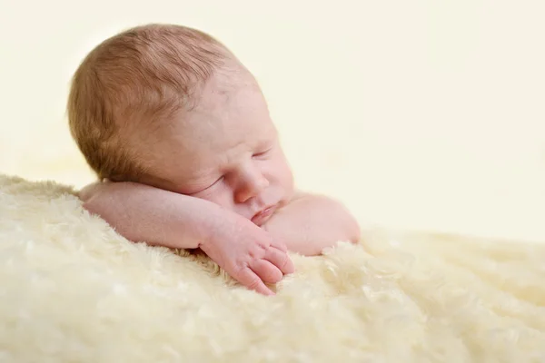 Recién nacido dormido — Foto de Stock