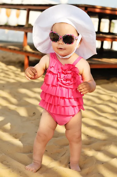 Bebé en la playa — Foto de Stock