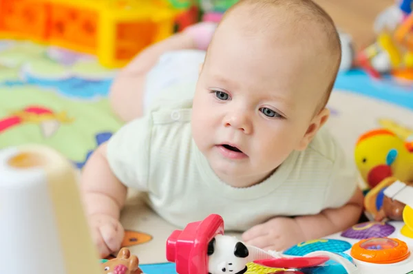 Jugando bebé niña — Foto de Stock