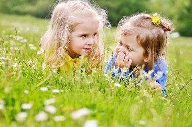 iki arkadaş kızlar