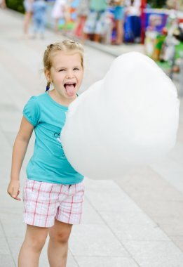 meisje en suikerspin