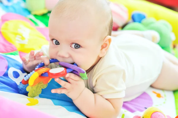 Bambino con giocattolo — Foto Stock