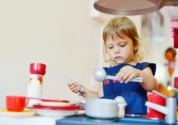 Toddler is playing — Stock Photo, Image